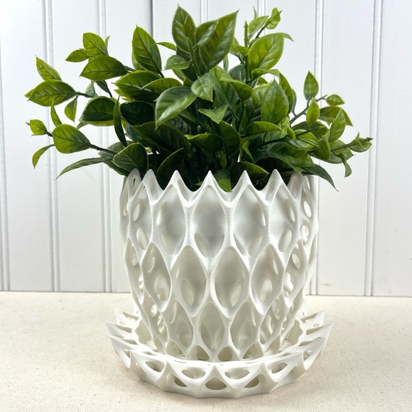 Invader Planter Pot, Small Indoor Flower Pot, Modern Planter with Saucer - Picture 1 of 9